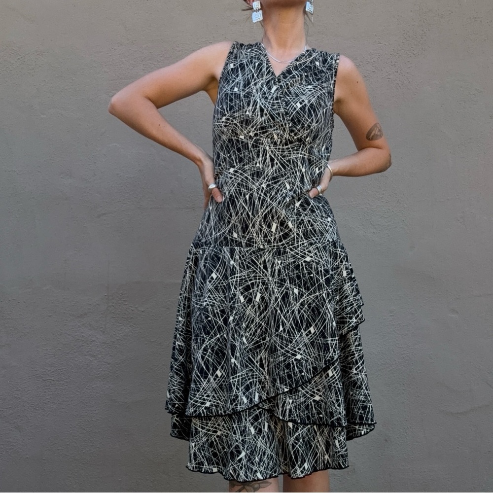 Elegant Black and White Sleeveless Dress